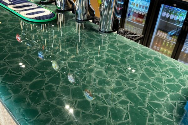 Sustainable Recyclable Recycled Glass Worktop Glass Bar Top made of Sustainable Recyclable Recycled Glass in green