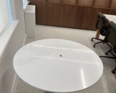Calacatta Quartz Table Top Circular